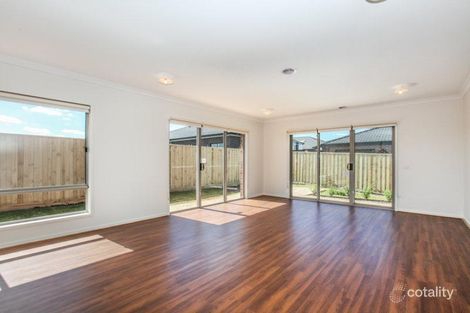 Property photo of 18 Kenmare Approach Wollert VIC 3750