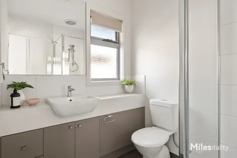 Property photo of 31 Dalveen Road Ivanhoe VIC 3079