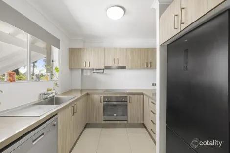 40/2 Landsborough Pde, Golden Beach, QLD 4551