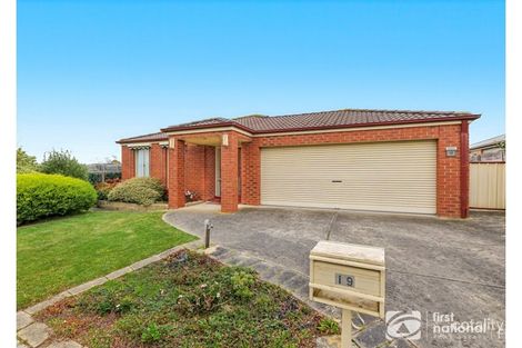Property photo of 19 Grice Quadrant Pakenham VIC 3810