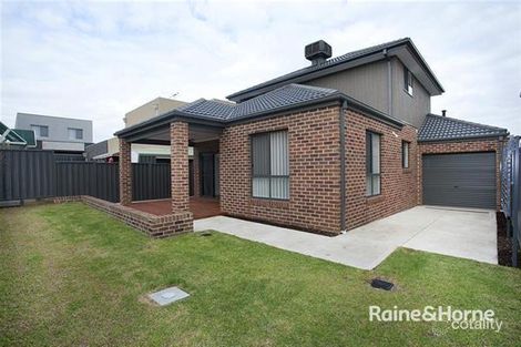 Property photo of 19 Herring Loop Caroline Springs VIC 3023