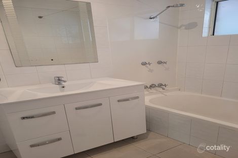 2 Mojave Dr, Burleigh Waters, QLD 4220