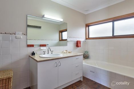 Property photo of 21 Blaxland Road Macquarie Hills NSW 2285