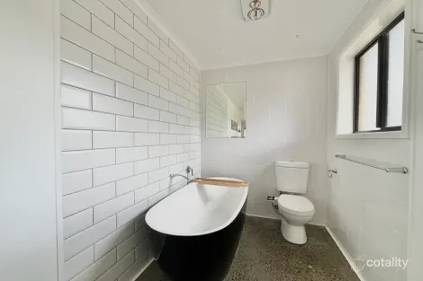 Property photo of 30 Lewana Close Lilli Pilli NSW 2536