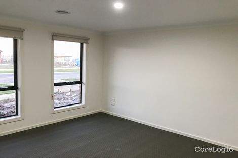 Property photo of 32 Grandvista Boulevard Werribee VIC 3030