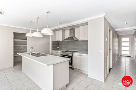 Property photo of 8 Rothschild Close Epsom VIC 3551