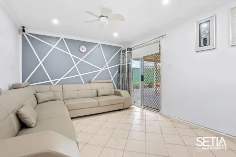 Property photo of 10 Armitage Drive Glendenning NSW 2761