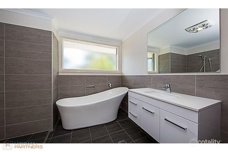 Property photo of 10 Eggleston Crescent Chifley ACT 2606