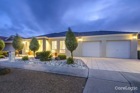 Property photo of 22 Mundi Crescent Manor Lakes VIC 3024