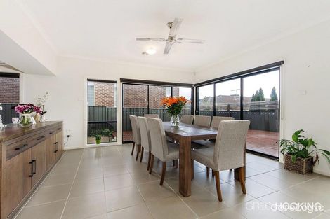 Property photo of 5 Conder Place Caroline Springs VIC 3023