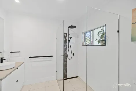 Property photo of 5 Roebuck Close Bentley Park QLD 4869