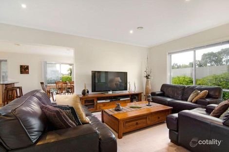 Property photo of 4 Sovereign Manors Crescent Rowville VIC 3178