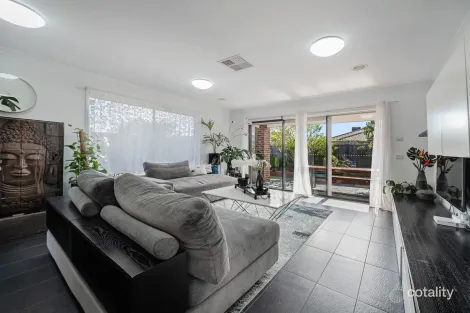 Property photo of 15 Allerton Way Roxburgh Park VIC 3064