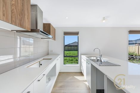 Property photo of 18 Flanker Way Clyde VIC 3978