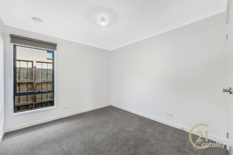 Property photo of 18 Flanker Way Clyde VIC 3978