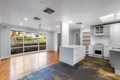 Property photo of 15 Flinders Drive Valley View SA 5093