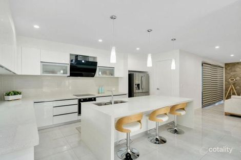 Property photo of 2/20 Nevenia Street Labrador QLD 4215