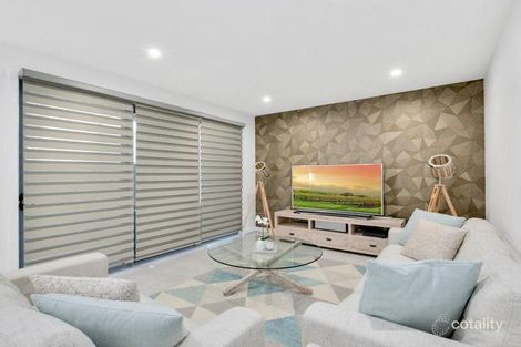 Property photo of 2/20 Nevenia Street Labrador QLD 4215
