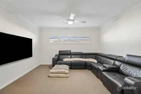 Property photo of 37 Sovereign Drive Deebing Heights QLD 4306