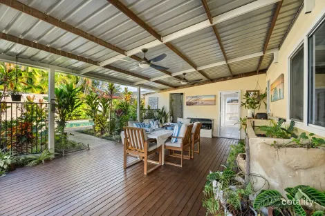 Property photo of 8 Desmond Drive Toogoom QLD 4655