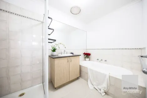 Property photo of 71 The Glades Taylors Hill VIC 3037