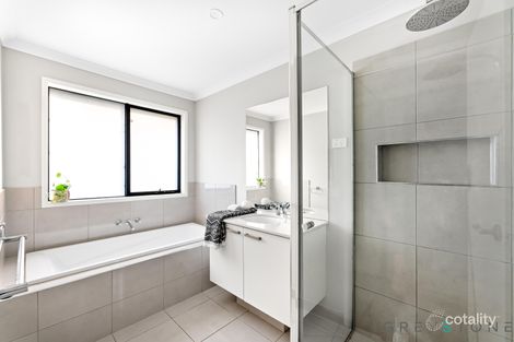 Property photo of 20 Lagoon Drive Aintree VIC 3336