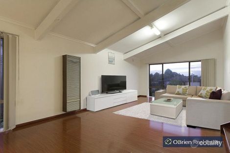 Property photo of 8 Cumberland Way Endeavour Hills VIC 3802