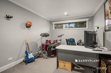 Property photo of 2 Bradley Place Warragul VIC 3820