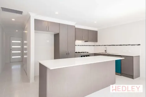 Property photo of 18 Hartney Avenue Pakenham VIC 3810