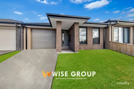 12 HUNT WAY, PAKENHAM, VIC 3810