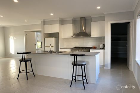 Property photo of 24 Edgewood Boulevard Tarneit VIC 3029