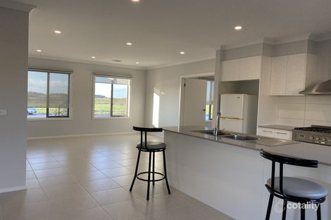 Property photo of 24 Edgewood Boulevard Tarneit VIC 3029