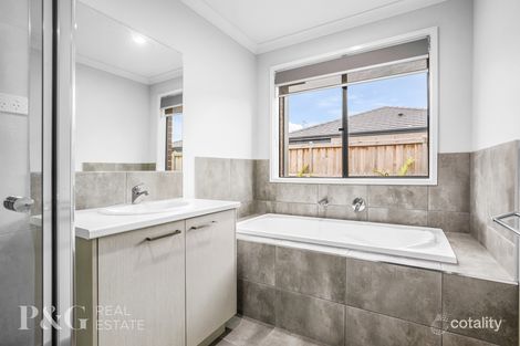 5 Baseline Way, Clyde, VIC 3978