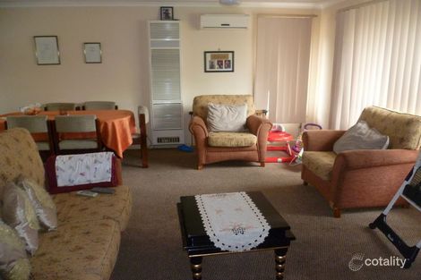 Property photo of 2/10 William Street Cranbourne VIC 3977