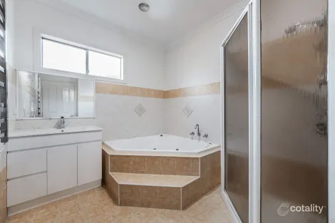Property photo of 5 Merrivale Place Roxburgh Park VIC 3064
