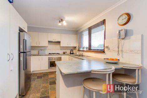 Property photo of 37 Skye Crescent Endeavour Hills VIC 3802