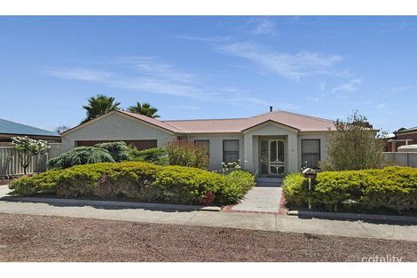 6 Cassandra Cres, Epsom, VIC 3551