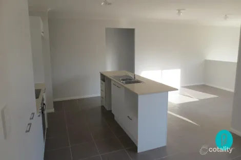 Property photo of 84 Sovereign Drive Deebing Heights QLD 4306