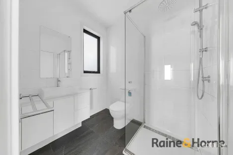 Property photo of 4/6 McComas Street Reservoir VIC 3073