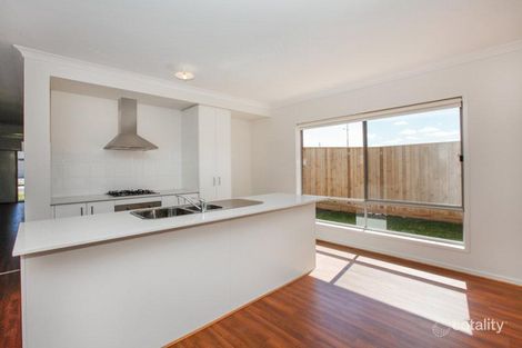 Property photo of 18 Kenmare Approach Wollert VIC 3750