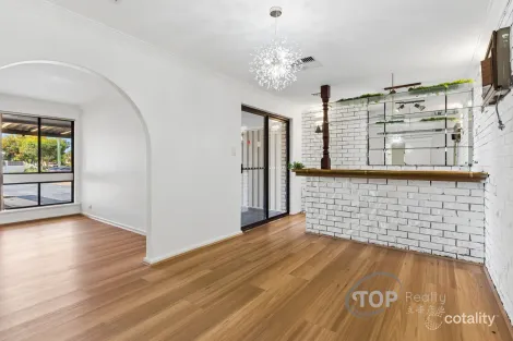 Property photo of 30 Mirrelia Way Riverton WA 6148