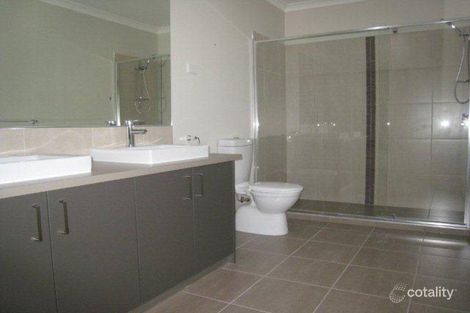 Property photo of 62 Daymar Circuit Craigieburn VIC 3064