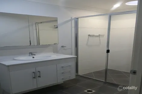 Property photo of 4/21 Moriarty Street Emerald QLD 4720