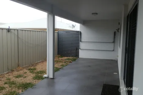 Property photo of 4/21 Moriarty Street Emerald QLD 4720