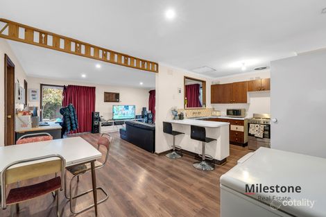 Property photo of 2 Wang Court Cranbourne VIC 3977