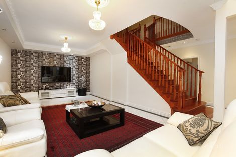 Property photo of 8 Illawarra Circuit Taylors Hill VIC 3037