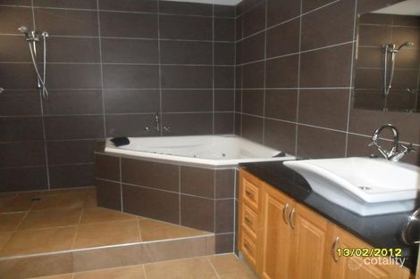 Property photo of 3 Broula Court Taylors Lakes VIC 3038