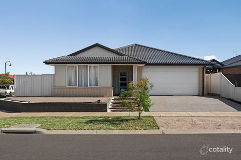 18 Mullans St, Melton South, VIC 3338