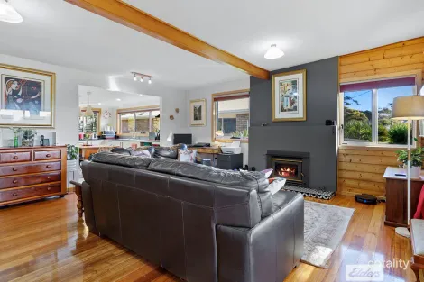 Property photo of 6 East Boulevard Sisters Beach TAS 7321