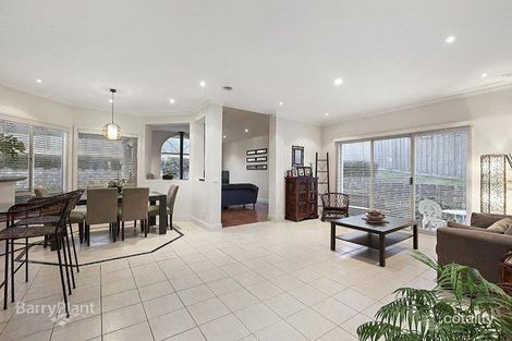 Property photo of 9 McKay Close Berwick VIC 3806